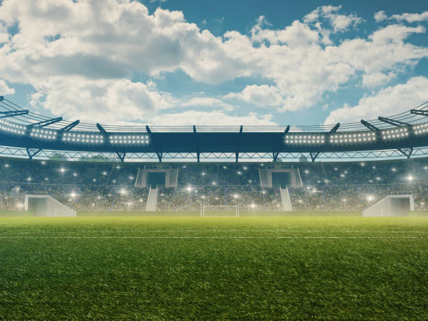 stadion piłkarski z trybunami, oświetleniem, zieloną trawą i pochmurnym błękitnym niebem - soccer field zdjęcia i obrazy z banku zdjęć