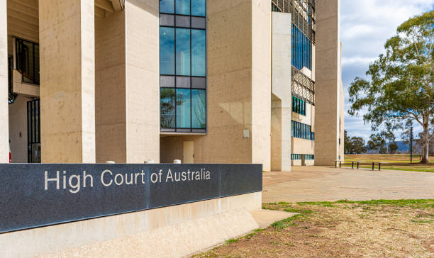 ground-level external view of the high court of australia building - history built structure australia building exterior imagens e fotografias de stock