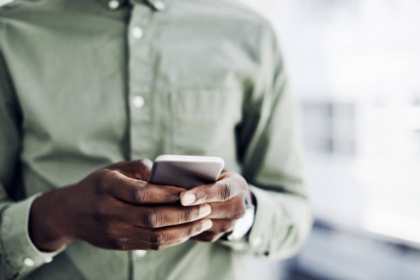 połączenie z nowymi możliwościami - telephone dialing human hand office zdjęcia i obrazy z banku zdjęć