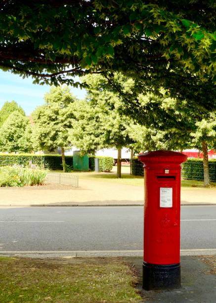 Town Postbox A Royal Mail postbox stands proudly in Letchworth Garden City letchworth garden city stock pictures, royalty-free photos & images