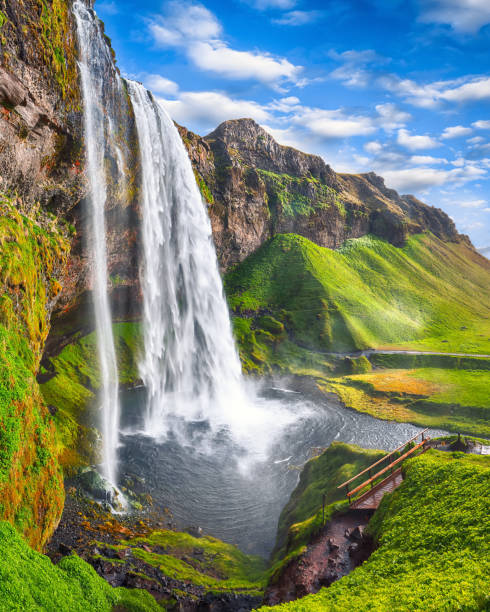 fantastischer seljalandsfoss-wasserfall - waterfall iceland landscape stream stock-fotos und bilder