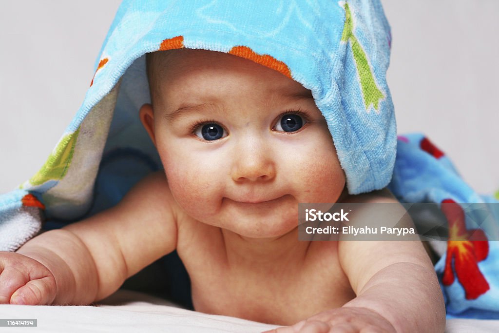 Bebé - Foto de stock de Acostado boca abajo libre de derechos