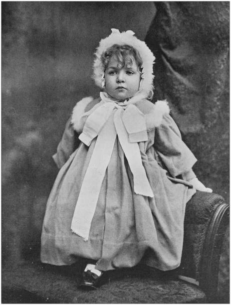 ilustrações, clipart, desenhos animados e ícones de foto antiga: retrato do bebê - victorian style fotos