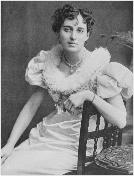 illustrazioni stock, clip art, cartoni animati e icone di tendenza di foto antica: ritratto di donna, evelyn millard - 1900