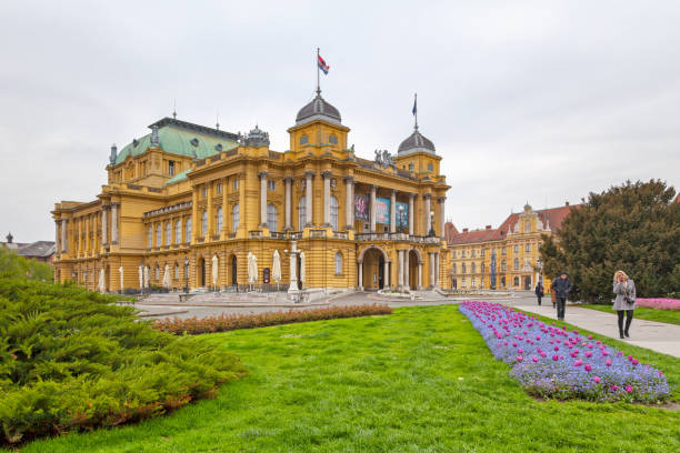 teatro nacional croata en zagreb - neobaroque fotografías e imágenes de stock