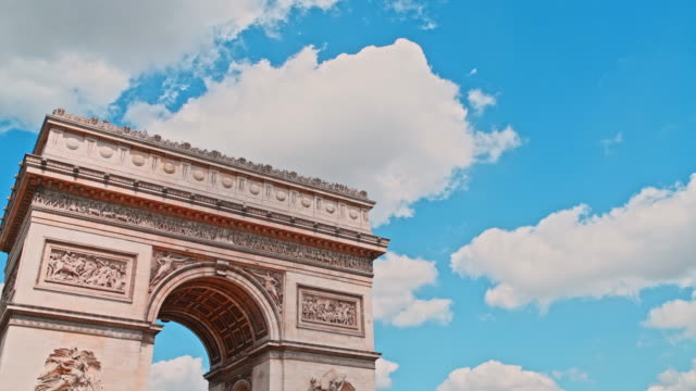 Nothing says Paris like the Arc de Triomphe