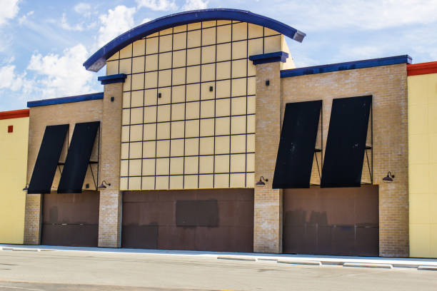 istock Boarded Up Entrance To Big Box Store 1164179586
