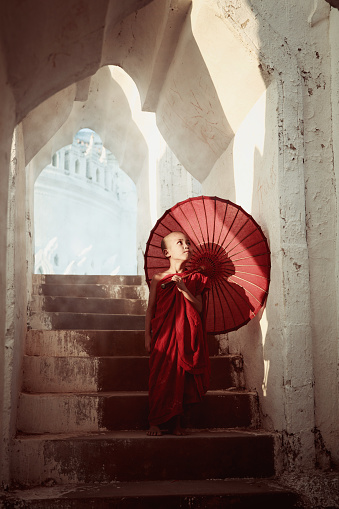 Novice in Myanmar, Mingun pahtodawgyi Mingun paya, Myanmar