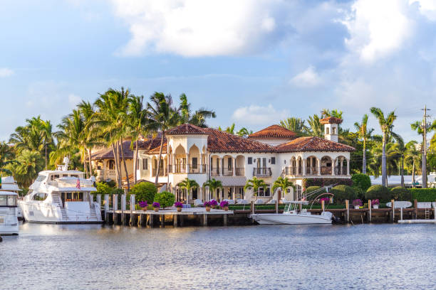 tramonto a fort lauderdale marina. yacht di lusso a las olas boulevard, florida, stati uniti - miami florida foto e immagini stock