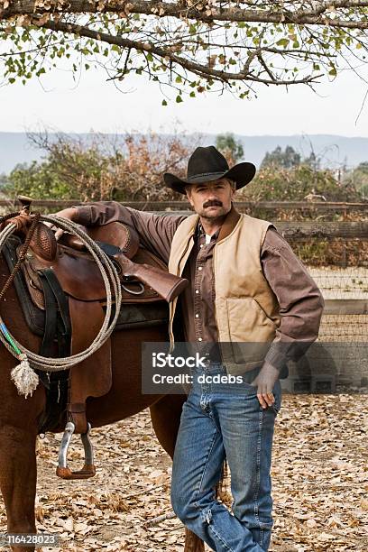 Photo libre de droit de Cowboy banque d'images et plus d'images libres de droit de Adulte - Adulte, Arme à feu, Armement