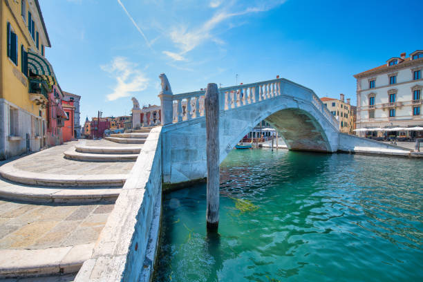 pont de vigo à chioggia près de venise italie - chioggia photos et images de collection