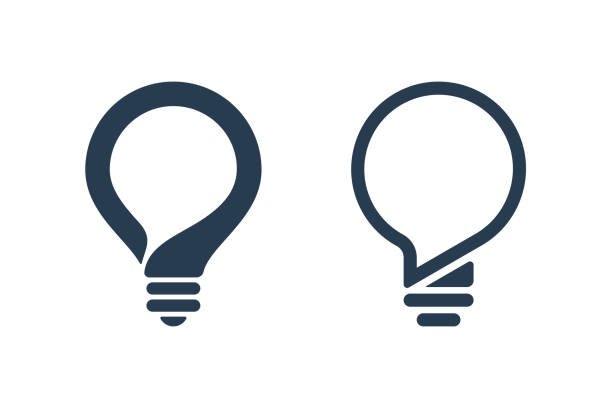 glühbirnensymbole mit sprechblase - innovation stock-grafiken, -clipart, -cartoons und -symbole