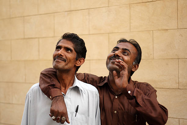 インドの男性 - odd couple ストックフォトと画像