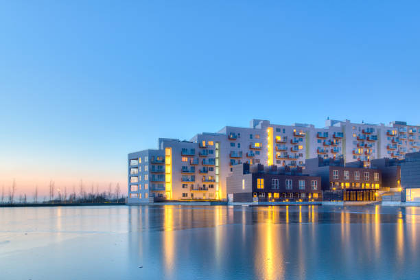 코펜하겐의 오레스타드 지구의 주거 지역 - denmark built structure copenhagen architecture 뉴스 사진 이미지