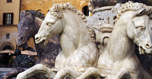 fontaine de neptune - tuscany florence italy italy neptune photos et images de collection