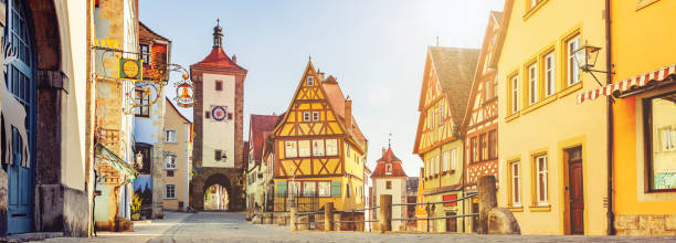 ローテンブルク・オブ・デル・タウバードイツの都市景観 - rothenburg old town tourism travel ストックフォトと画像
