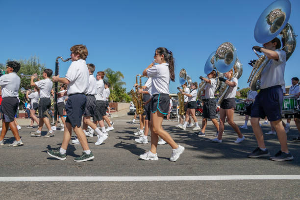 poway high school emerald brigade marching band, 4 de julio independence day dede - parade music music festival town fotografías e imágenes de stock