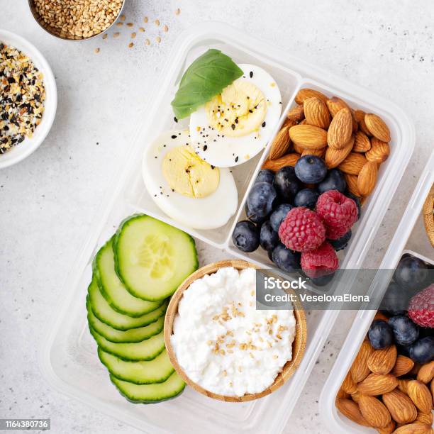 Yüksek Protein Gıda Ile Öğle Veya Snack Kutu Stok Fotoğraflar & Atıştırmalıklar‘nin Daha Fazla Resimleri - Atıştırmalıklar, Sağlıklı beslenme, Sağlıklı Yaşam Tarzı