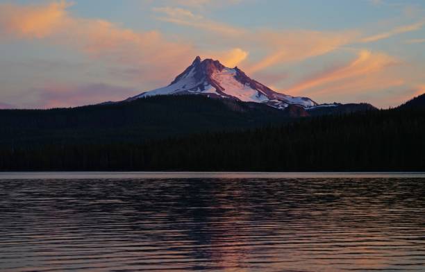 Oregon's Olallie Lake Northwest Oregon's Cascade Range.
Willamette/Mt. Hood N.F. Border.
Mt. Jefferson Wilderness/North.
Olallie Lake At Sunset. willamette national forest stock pictures, royalty-free photos & images
