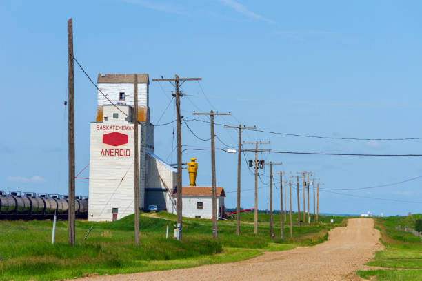 カナダの大草原穀物エレベーターサスカチュワン州 - canada saskatchewan grain elevator prairie ストックフォトと画像