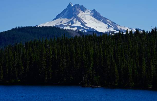 istock Mt. Jefferson Majestic Blue 1164435026
