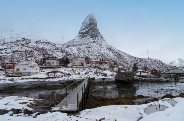 invierno en noruega. - norway chalet nordic countries bay fotografías e imágenes de stock