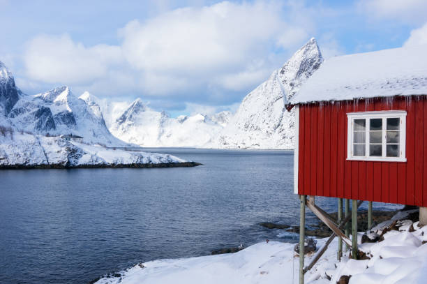 invierno en noruega. - norway chalet nordic countries bay fotografías e imágenes de stock