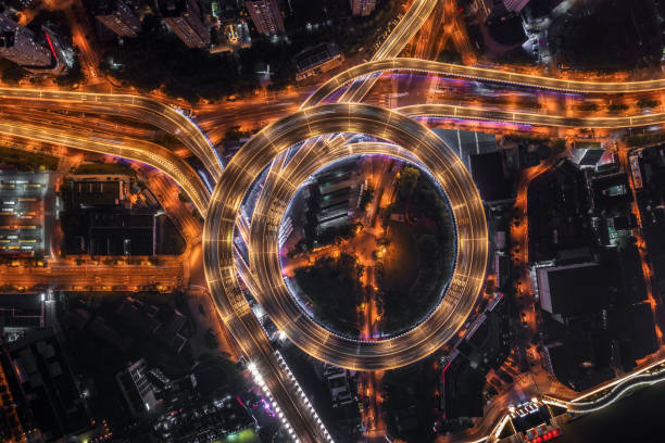 vista aérea del cruce de la carretera - shanghai car speed driving fotografías e imágenes de stock