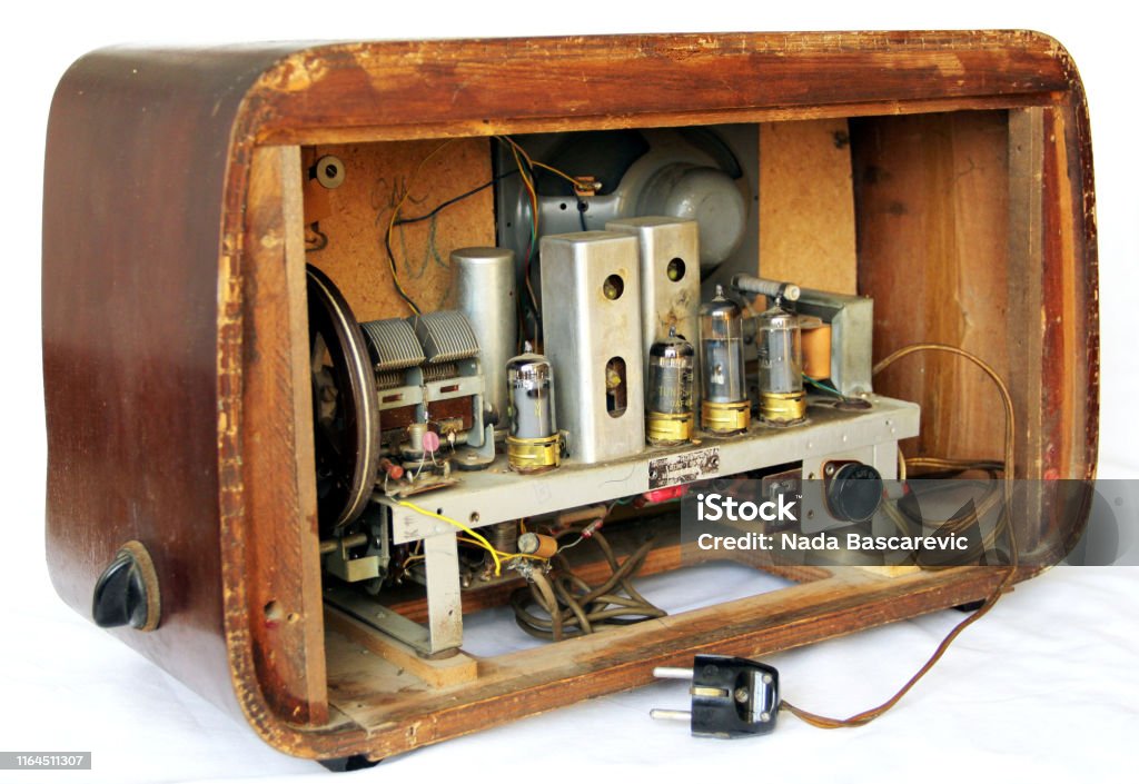 movimiento Forzado modelo Old Radioantique Radio Opened From The Back Side Stock Photo - Download  Image Now - Analog, Antique, Arts Culture and Entertainment - iStock