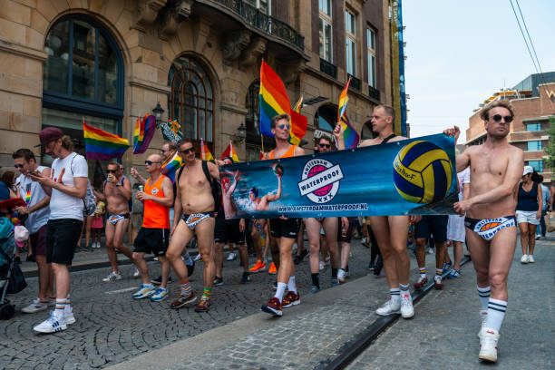 гей-прайд в амстердаме 2019 - city amsterdam urban scene gay parade стоковые фото и изображения