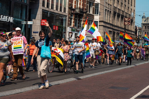 гей-прайд в амстердаме 2019 - city amsterdam urban scene gay parade стоковые фото и изображения