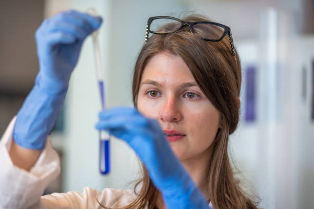 Woman researcher working in laboratory Woman scientist working in biotechnology laboratory. crispr photos stock pictures, royalty-free photos & images