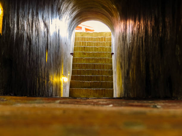 túnel antiguo en fortaleza de san felipe en cartagena colombia - castillo de san felipe de barajas fotografías e imágenes de stock