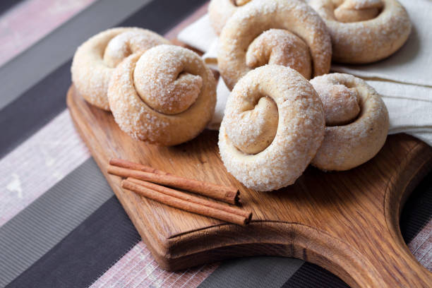 istock Snail sugar cookies with cinnamon 1164583114