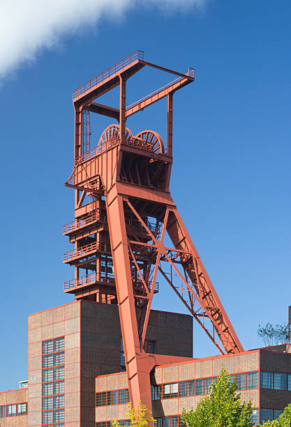 antigua la mina de carbón - color image gelsenkirchen ruhr architecture fotografías e imágenes de stock