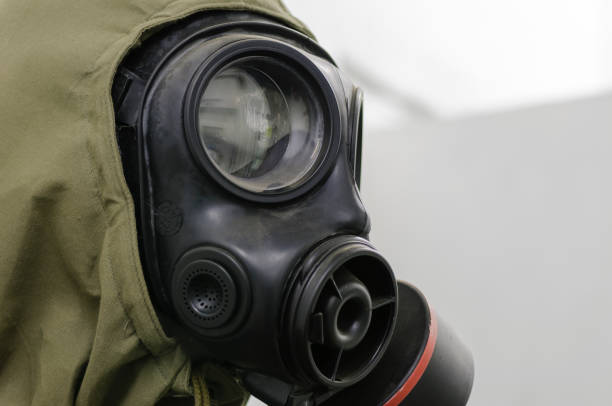 ガスマスクと核、生物化学(nbc)スーツ - toxic waste radiation protection suit chemical protective suit ストックフォトと画像