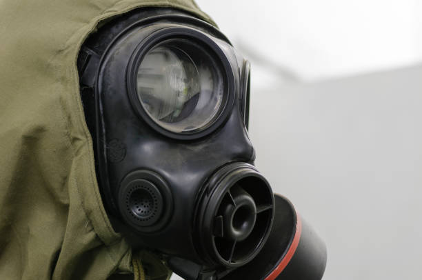 gazmask i jądrowych, biologicznych i chemicznych (nbc) garnitur - toxic waste radiation protection suit chemical protective suit zdjęcia i obrazy z banku zdjęć