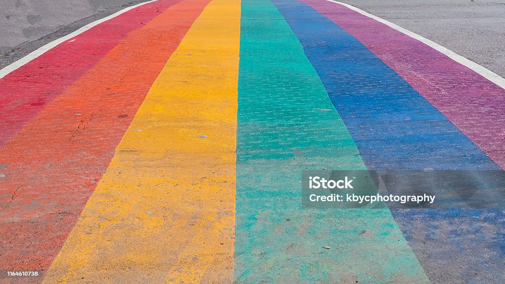 Cận cảnh Lối đi bộ vỉa hè Pride Rainbow ở trung tâm thành phố - Trả phí Bản quyền Một lần Lối qua đường cho người đi bộ Bức ảnh sẵn có Cận cảnh Lối đi bộ vỉa hè Pride Rainbow ở trung tâm thành phố - Trả phí Bản quyền Một lần Lối qua đường cho người đi bộ Bức ảnh sẵn có
