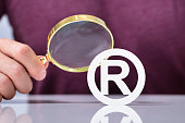 eingetragene-marke-icon-looking-through-lupe.jpg?b=1&s=170x170&k=20&c=5nnl4EtM3Inft2aU9ZUHNxGtPpGSxCHGeAjCcutSmvs=