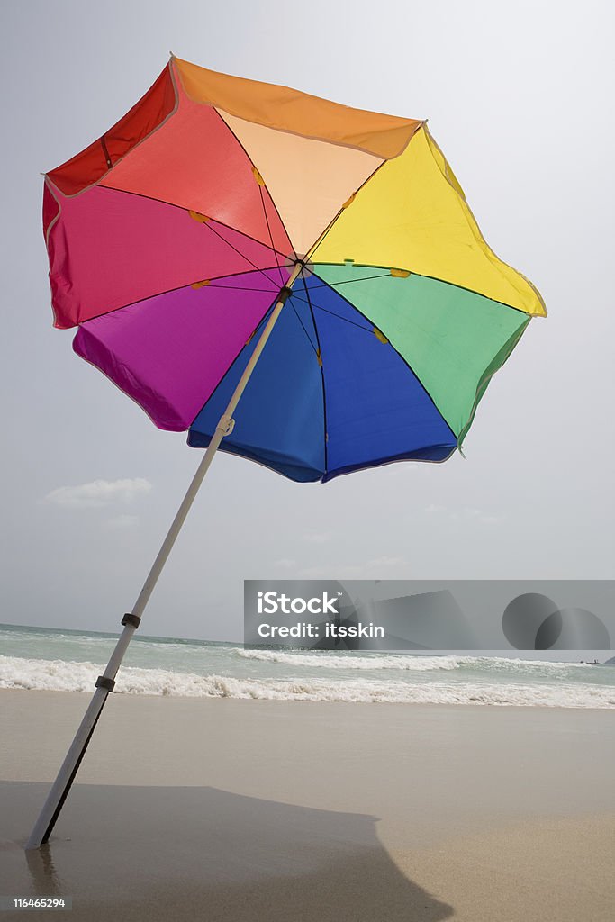 Ombrellone sulla spiaggia - Foto stock royalty-free di Acqua