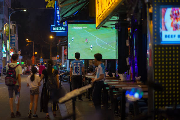 sport bar exterior, with a tv screen with football broadcast at night - club soccer imagens e fotografias de stock