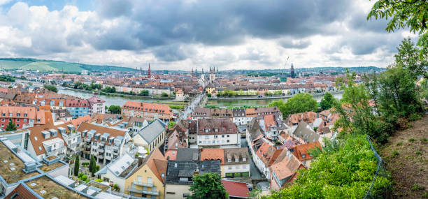 foto panoramica della città di wurzburg, baviera, germania - 13451 foto e immagini stock