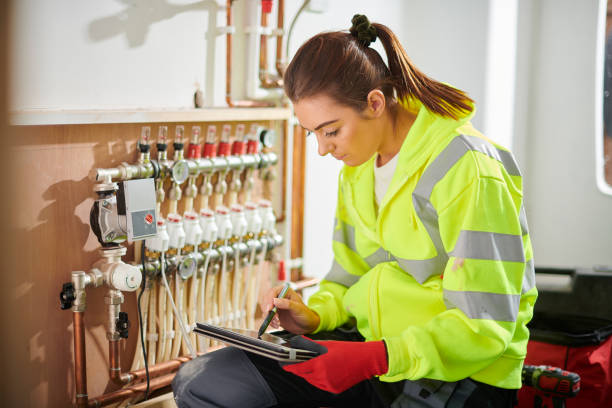 stajyer isıtma mühendisi - isıtma tesisatı mühendisi stok fotoğraflar ve resimler