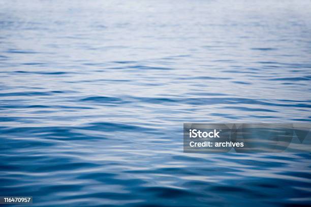 Gran Superficie Del Agua Foto de stock y más banco de imágenes de Agua - Agua, Lago, Mar