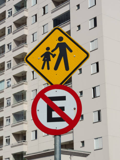 School and No Parking School and No Parking. Brazilian traffic signs. no parking sign photos stock pictures, royalty-free photos & images