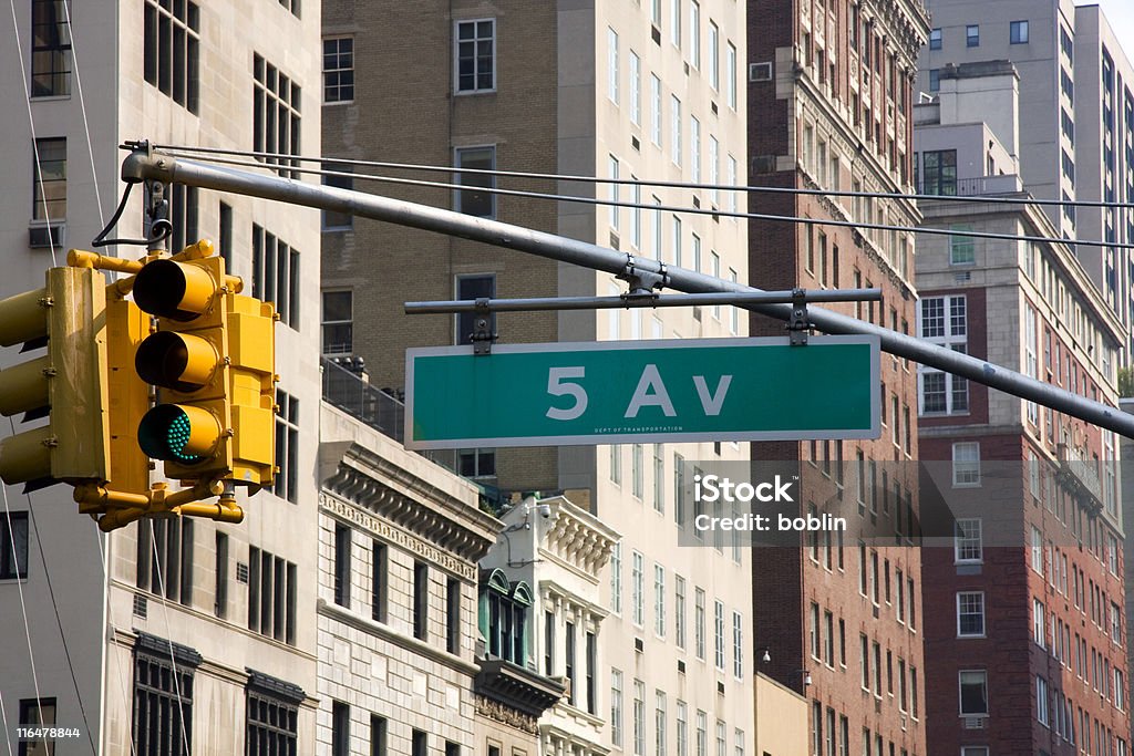 5 th Avenue Street señal - Foto de stock de Quinta Avenida libre de derechos