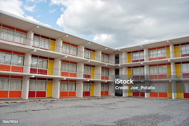 Foto de Retro E Vago e mais fotos de stock de 1960-1969 - 1960-1969, 1950-1959, Arquitetura