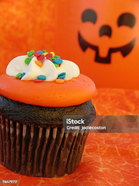 Halloween Cupcake - zdjęcia stockowe i więcej obrazów Bez ludzi - Bez ludzi, Cupcake, Deser
