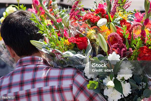 Uomo Con Bouquet - Fotografie stock e altre immagini di Bouquet - Bouquet, Composizione orizzontale, Fiore