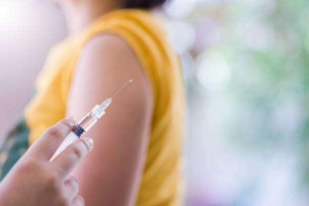 closeup of doctor hand are vaccinations to patients using the syringe.medical concept - injetar imagens e fotografias de stock